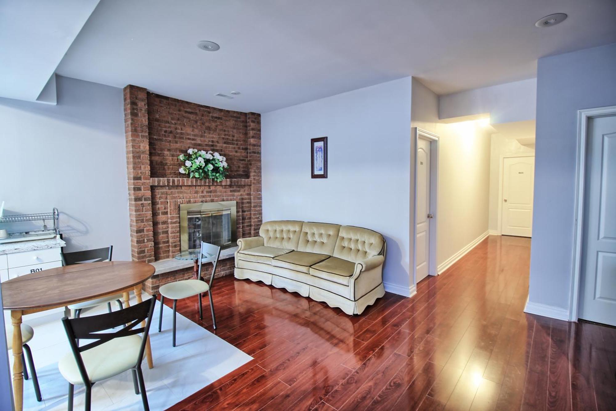 Soho, Comfortable With Free Parking Spot On Basement Homestay