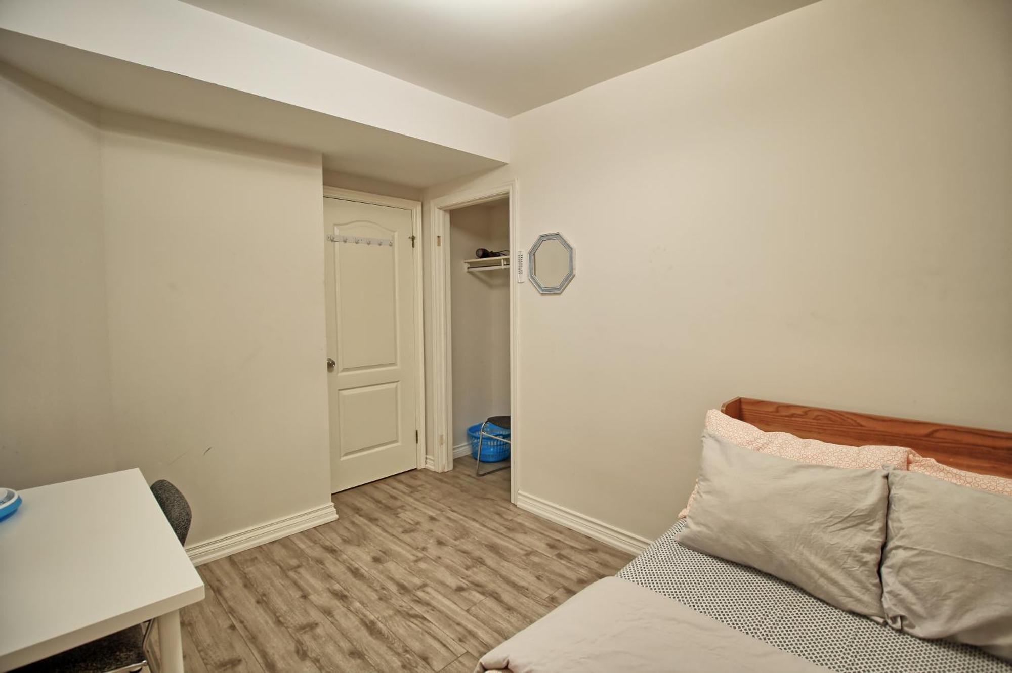 Homestay Soho, Comfortable With Free Parking Spot On Basement *